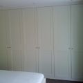 Schlafzimmerschrank aus weißem Schleiflack (1)