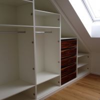 Dachschrägenschrank aus weißem Schleiflack (4)