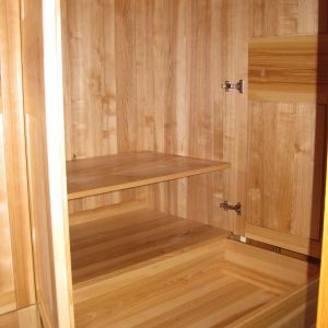 Schrank aus Kernesche massiv (3)