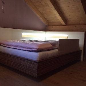 Jugendbett 140x200 aus Zebrano Furnier mit weißem Schleiflack kombiniert (2)