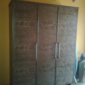 Schrank aus Nussbaum furniert (1)
