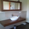 Waschtisch und Spiegelschrank in Nußbaum furniert (1)