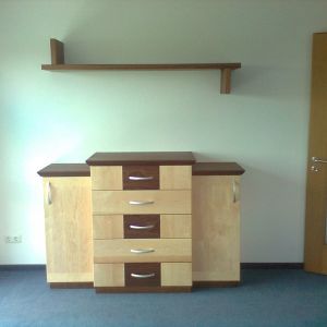 Jugendzimmer aus can. Ahorn mit ami. Nußbaum kombiniert (2)