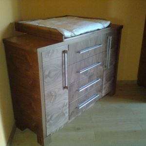 Wickelkommode aus Nussbaum furniert