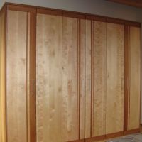 Schrank aus Birke kombiniert mit ami. Kirsch