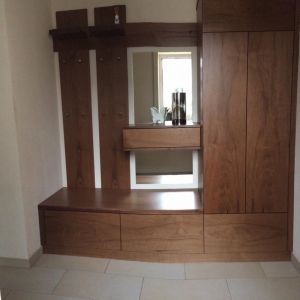 Garderobenmoebel  Nussbaum furniert