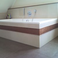 Waschtisch und Spiegelschrank in Nußbaum furniert (2)