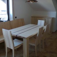 Esszimmereinrichtung in Ahorn und Nußbaum massiv