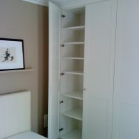 Schlafzimmerschrank aus weißem Schleiflack (2)