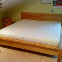 Bett aus europäischen Kirschbaum