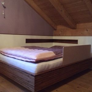 Jugendbett 140x200 aus Zebrano Furnier mit weißem Schleiflack kombiniert (3)