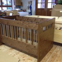 Kinderbett aus Nussbaum furniert