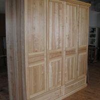 Schrank aus Kernesche massiv (1)