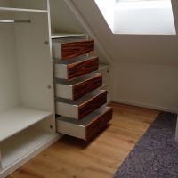 Dachschrägenschrank aus weißem Schleiflack (6)