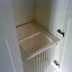 Schlafzimmerschrank aus weißem Schleiflack (4)