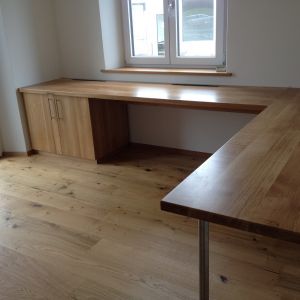 Schreibtisch in Eiche massiv (1)
