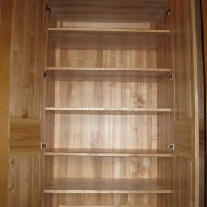 Schrank aus Kernesche massiv (2)